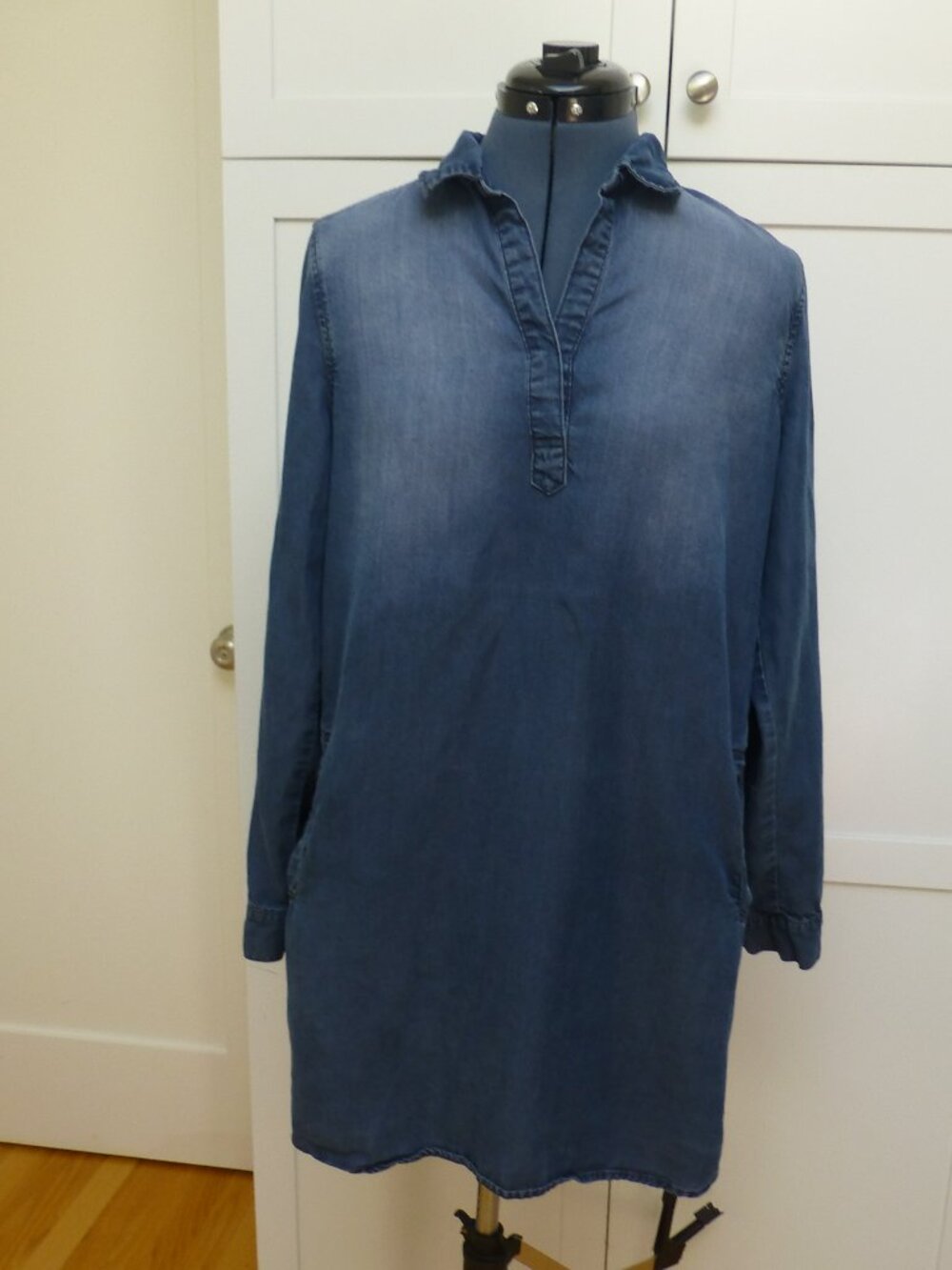 Anthropologie Cloth & Stone Tunic Shirt Dress S Chambray Denim Pockets Roll Tab